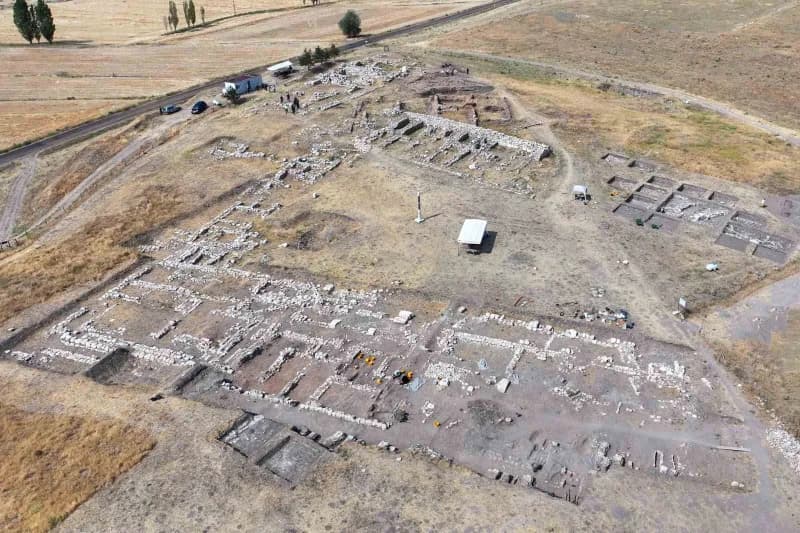 Sivas’ın Yıldızeli ilçesindeki Kayalıpınar Antik Kenti’nde bu yıl yapılan Kazılarda Hitit Kralı 2. Tudhaliya dönemine ai
