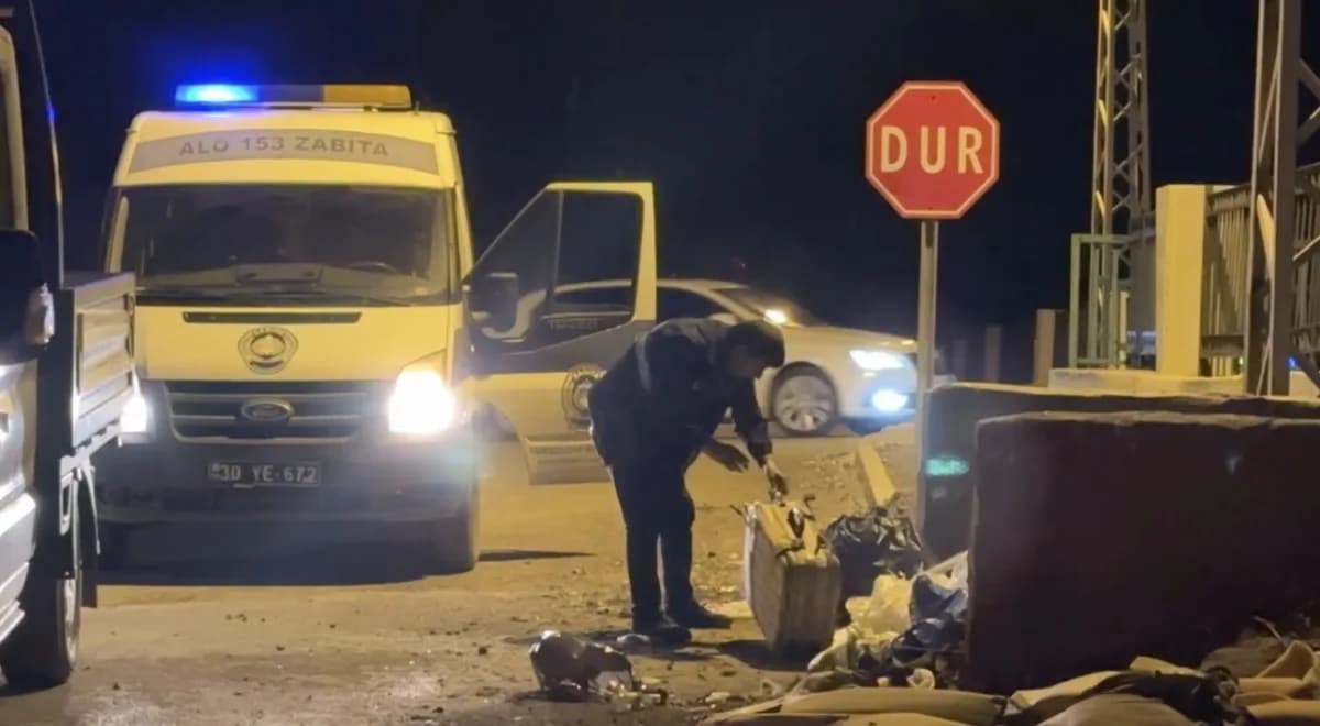 Hakkari’nin Yüksekova ilçesinde, akşam saatlerinde kaybolan ve 10 saatlik endişeli bekleyişin ardından bir kamyonetin ka