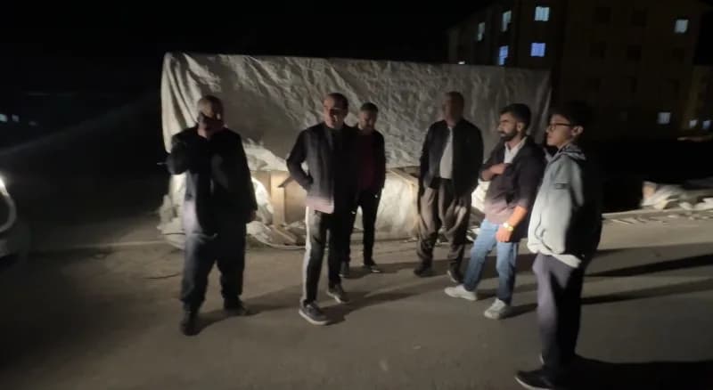 Hakkari’nin Yüksekova ilçesinde, akşam saatlerinde kaybolan ve 10 saatlik endişeli bekleyişin ardından bir kamyonetin ka