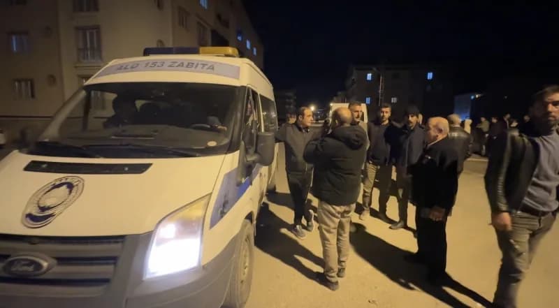 Hakkari’nin Yüksekova ilçesinde, akşam saatlerinde kaybolan ve 10 saatlik endişeli bekleyişin ardından bir kamyonetin ka