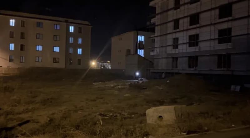 Hakkari’nin Yüksekova ilçesinde, akşam saatlerinde kaybolan ve 10 saatlik endişeli bekleyişin ardından bir kamyonetin ka