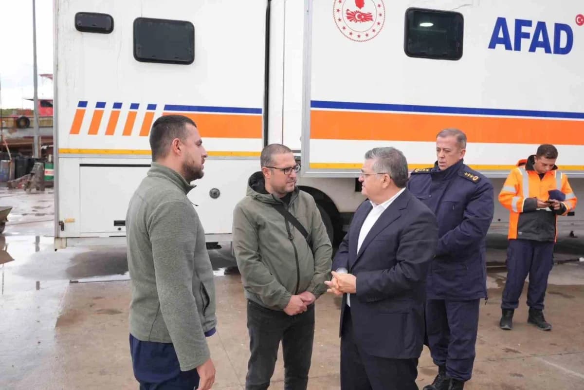 Sinop Valisi Mustafa Özarslan, Yalı köyü açıklarında alabora olan teknede bulunan gazi polis memuru Numan Şen’e ulaşmak