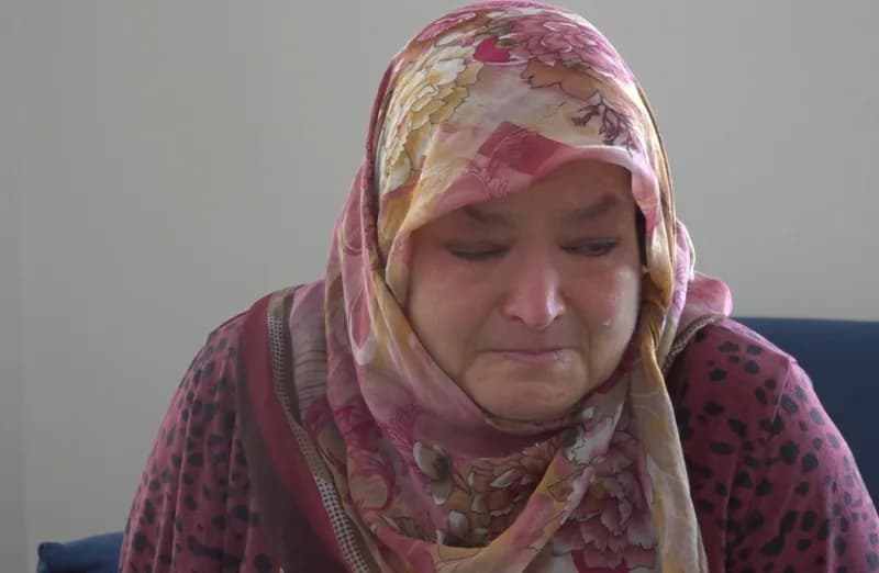 Anne Zeynep Güleşan (51)