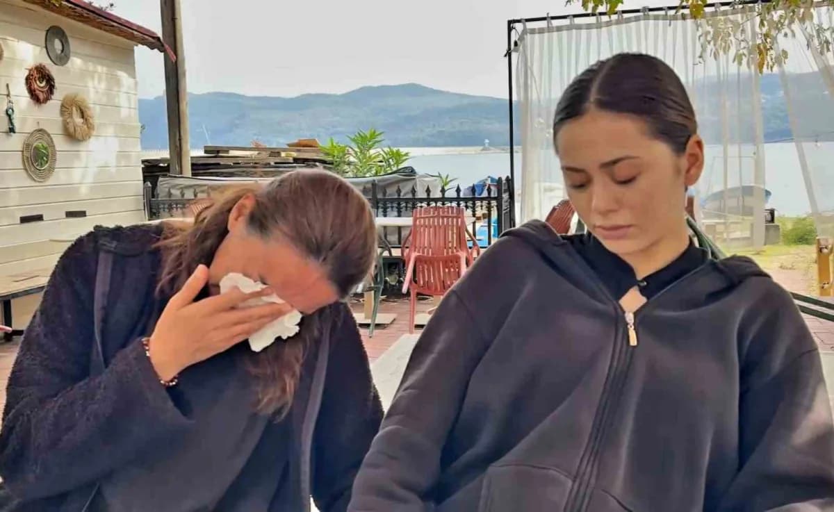 Naciye Mızrap (Solda) ve kızı Açelya (Sağda)