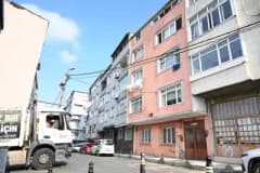 Gaziosmanpaşa’da 5 yaşındaki Kayra atık toplama kamyonunun şoför koltuğunda oturuyor