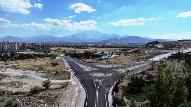 Kocasinan Belediyesi, şehir içi ulaşımda trafik yoğunluğunu azaltmak, ulaşım güvenliğini artırmak ve sürücülere daha kon