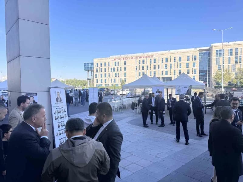 Kayseri Barosu’nda 3 adayın yarıştığı başkanlık seçimleri başladı. Baroya kayıtlı avukatlar yeni başkanlarını seçmek içi