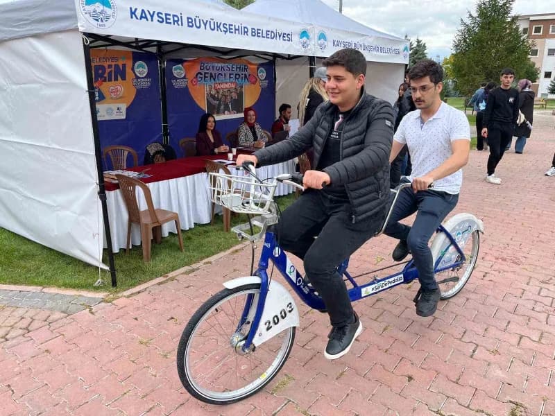 Kayseri Büyükşehir Belediyesi, 2026-2027 akademik yılının başlamasıyla birlikte üniversiteli gençlere yönelik kapsamlı b