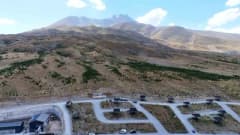 Kayseri Büyükşehir Belediyesi ekipleri Erciyes Dağı eteklerinde ağaçlandırma çalışması yapıyor