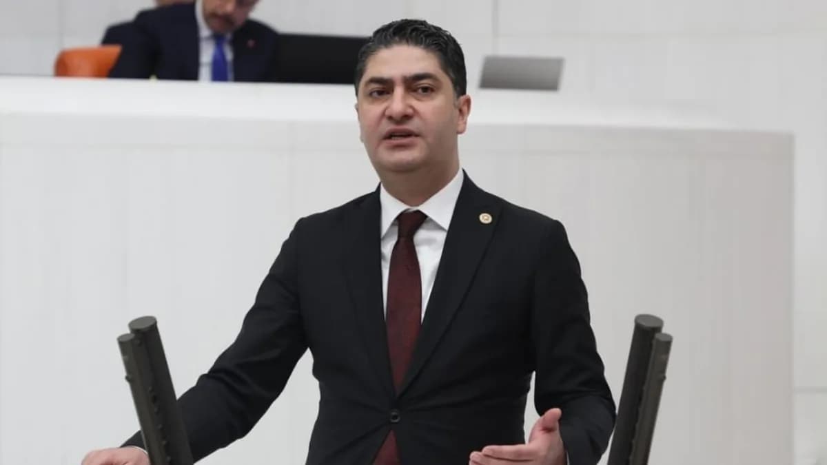 Kayseri’de et kombinası önünde bekleyen canlı hayvanlar ve bina dış görünümü