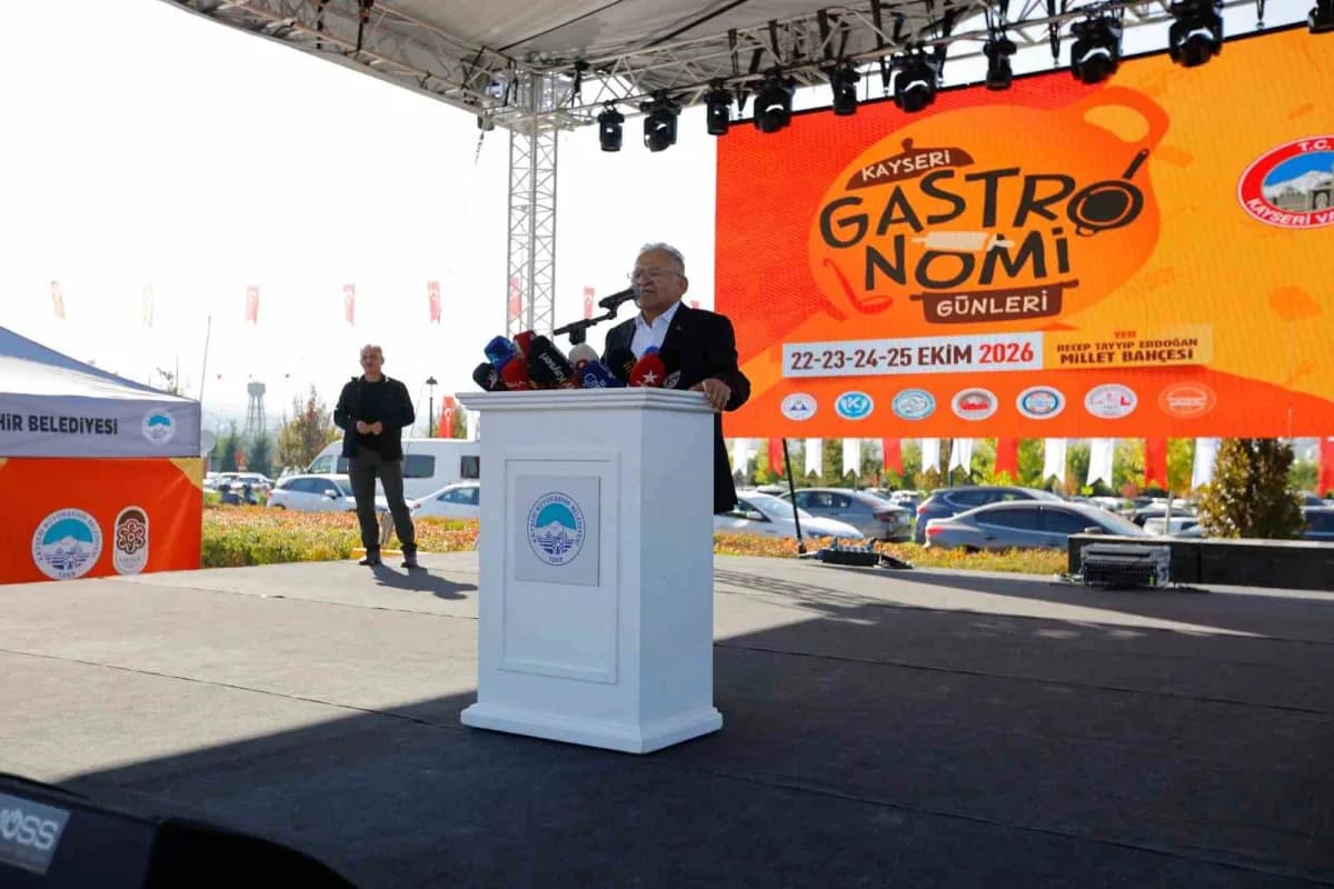 Kayseri Büyükşehir Belediye Başkanı Memduh Büyükkılıç, "Kayseri'miz etkinlikten etkinliğe, programda