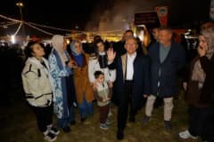 Kayseri Recep Tayyip Erdoğan Millet Bahçesi’nde 4. Gastronomi Günleri etkinliğinde vatandaşlar ve Be