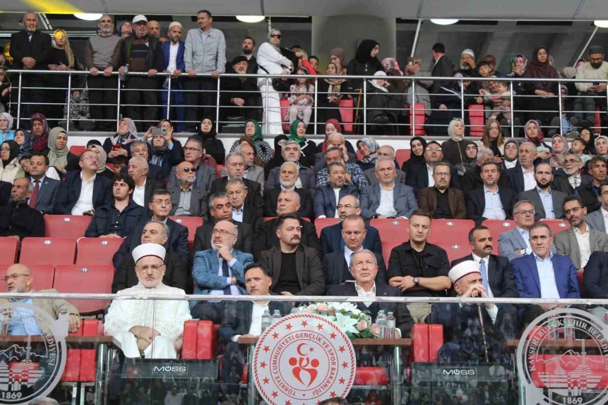 Kayseri İl Müftülüğü'nce kuran kurslarındaki eğitimlerini tamamlayarak hafız olan 738 öğrenci için i