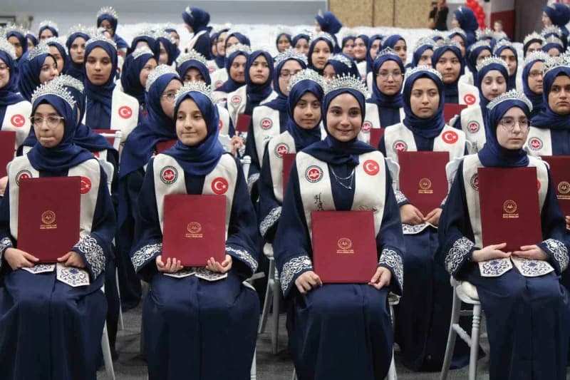 Kayseri İl Müftülüğü'nce kuran kurslarındaki eğitimlerini tamamlayarak hafız olan 738 öğrenci için i