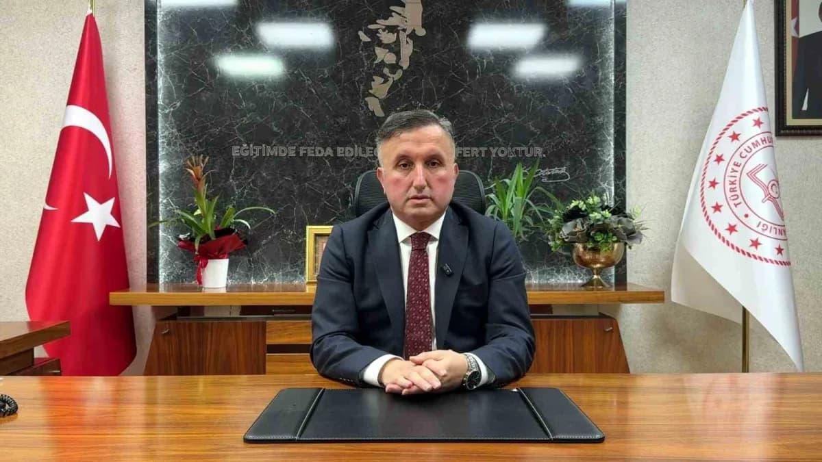 Kayseri İl Milli Eğitim Müdürü Coşkun Esen eğitim programı açılışında konuşuyor