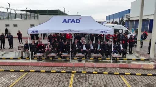 Kayseri organize sanayi bölgesinde kimyasal kaza tatbikatı sırasında müdahale ekipleri çalışıyor