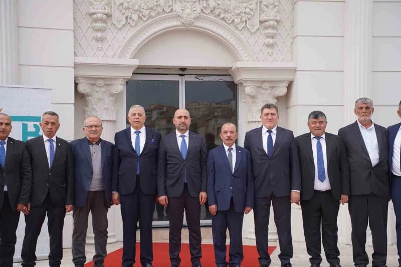 Kayseri Ticaret Borsası Başkanı Recep Bağlamış seçimlerde oy kullanırken