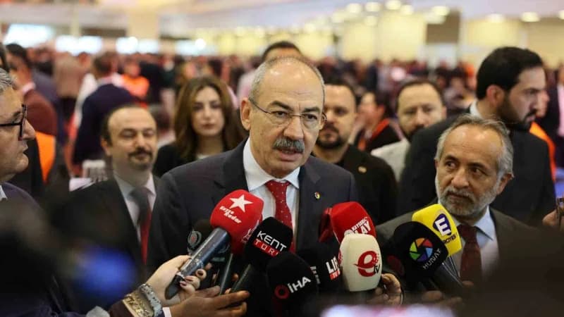 Kayseri Ticaret Odası'nın (KTO) organ seçimleri başlarken, onlarca üye oy kullanmak için alana geldi. KTO Başkanı ve Baş