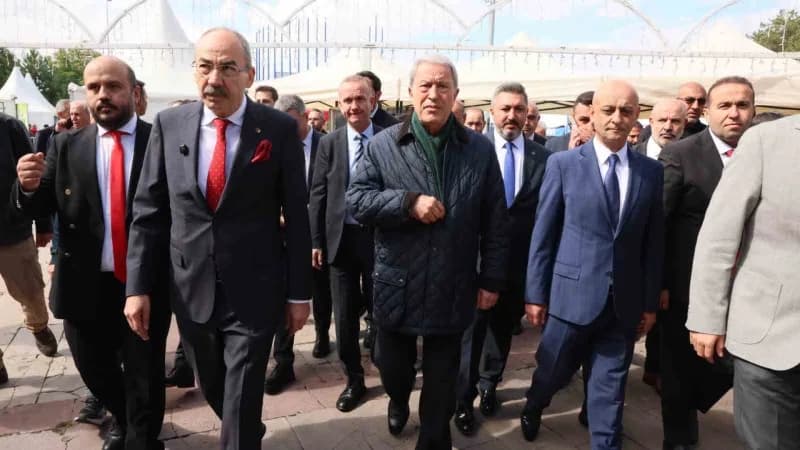 Kayseri Ticaret Odası'nın (KTO) organ seçimleri başlarken, onlarca üye oy kullanmak için alana geldi. KTO Başkanı ve Baş