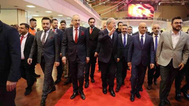 Kayseri Ticaret Odası seçimlerinde oy kullanan üyeler ve adayların bulunduğu seçim alanı