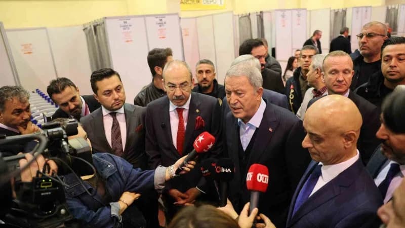 Kayseri Ticaret Odası'nın (KTO) organ seçimleri başlarken, onlarca üye oy kullanmak için alana geldi. KTO Başkanı ve Baş