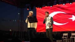 Kayseri'de Türk Dünyası müzik topluluğunun sahne performansı ve Kayseri Gastronomi Günleri etkinliği