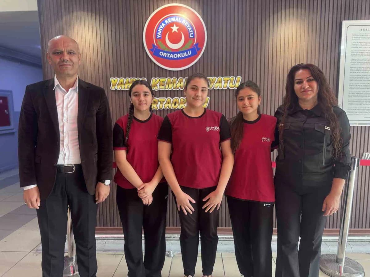 Yahya Kemal Beyatlı Ortaokulu Müdürü Osman Morsünbül, erdemli öğrenciler yetiştirmek için ellerinden geleni yaptıklarını