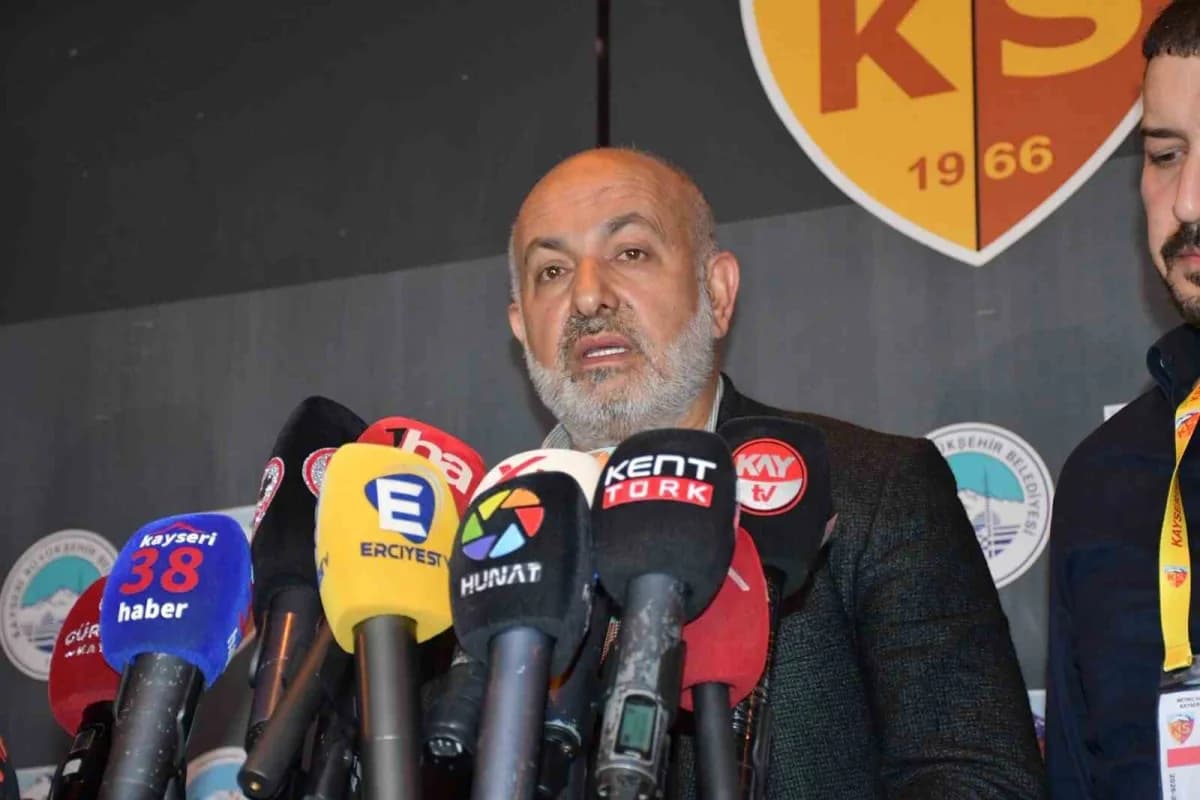 Kayserispor Başkanı Ali Çamlı, Manisa FK maçının ardından açıklama yapıyor