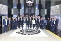 Kayseri Sanayi Odası yeni yönetim kurulu üyeleri ve meclis başkanı seçim sonrası toplu fotoğrafı