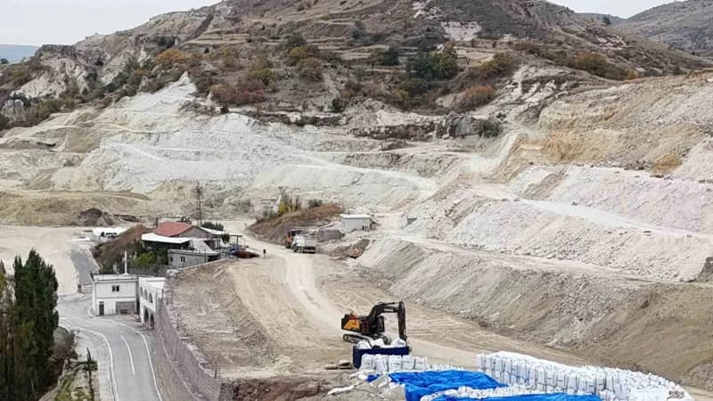 Nevşehir’in Ürgüp ilçesinde Bentonit madenini işleyerek kedi kumu üreten Bentaş Bentonit AŞ, üretimi