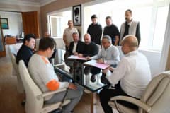 Kemer Belediyesi'nde toplu iş sözleşmesi imza töreni sırasında belediye başkanı ve sendika temsilcileri