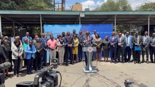 Kenya Sağlık Bakanı Aden Duale Ebola vakası hakkında açıklama yapıyor