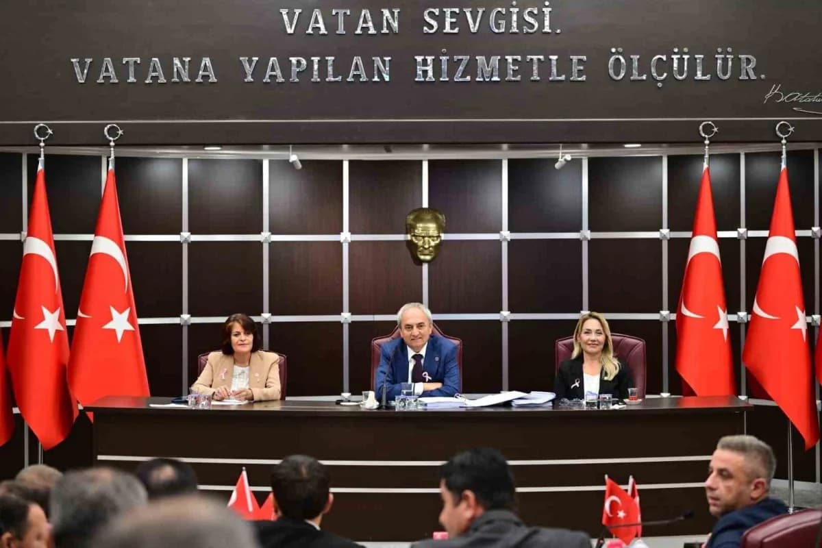 Kepez Belediyesi Meclisi’nin Ekim ayı olağan toplantısında; yaşlılara yönelik çalışmalar, şehitlerin isimlerinin Kepez’d