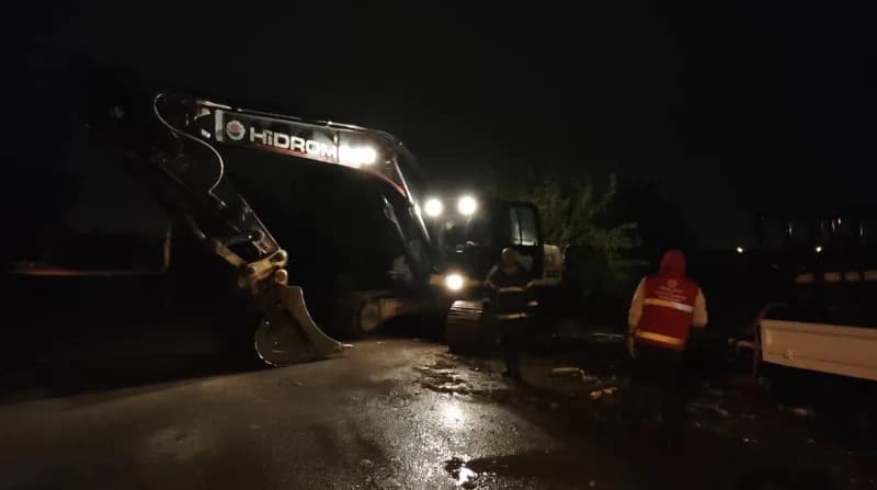 Kepez’de sağanak seferberliğinde 101 ihbara müdahale edildi