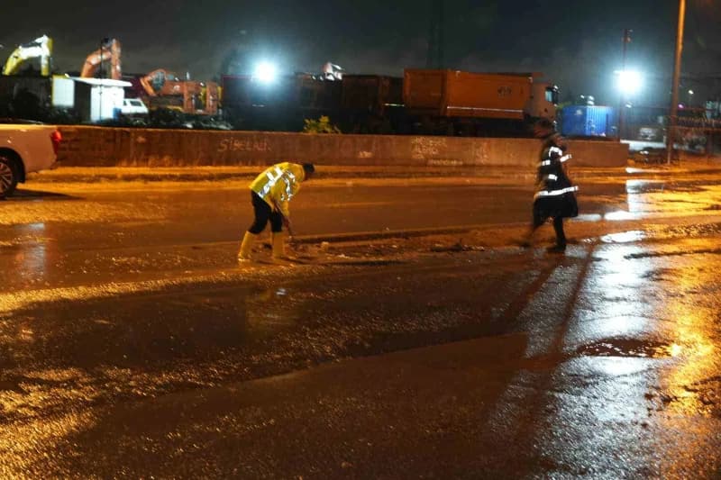 Kepez’de sağanak seferberliğinde 101 ihbara müdahale edildi