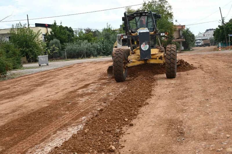 Kepez Belediyesi, Şelale Mahallesi’nde altyapısı tamamlanan yollarda yenileme çalışmalarını hızlandırdı. 23. Cadde’de ye