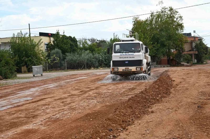 Kepez Belediyesi, Şelale Mahallesi’nde altyapısı tamamlanan yollarda yenileme çalışmalarını hızlandırdı. 23. Cadde’de ye