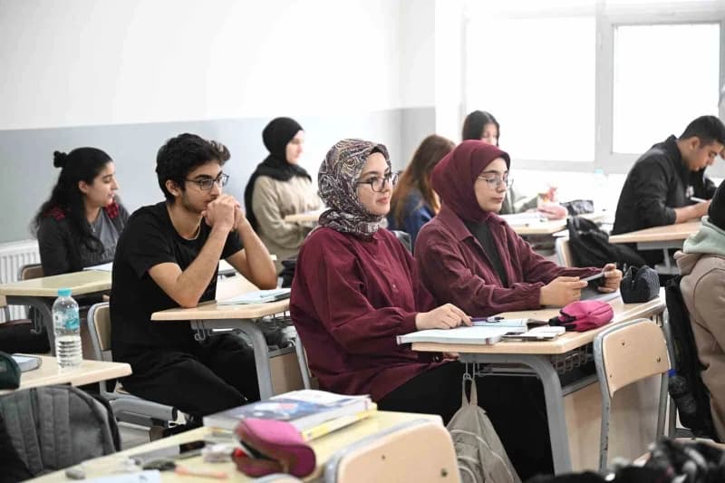 Kernek Külliyesi’nde 200 öğrenci üniversiteye hazırlanıyor