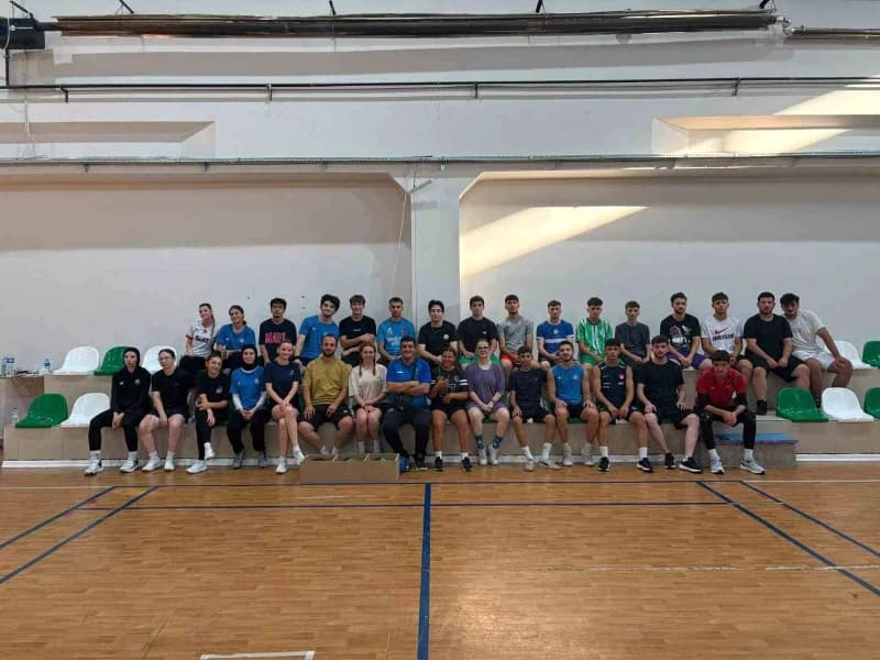 Kestel Belediyesi BESYO hazırlık kursunda gençler spor antrenmanı yapıyor
