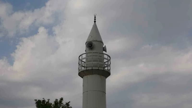 Erzurum'da Ulu Camii'nin arka sokaklarında bulunan Ketencizade Camii, evden camiye dönüştürülen yapısıyla dikkat çekiyor