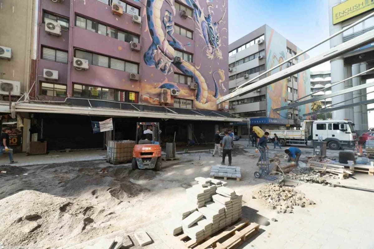 İzmir Büyükşehir Belediyesi, Alsancak Kıbrıs Şehitleri Caddesi’ni baştan sona yeniliyor.