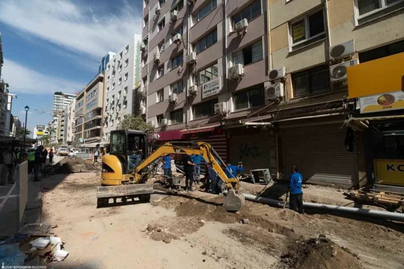 İzmir Büyükşehir Belediyesi, Alsancak Kıbrıs Şehitleri Caddesi’ni baştan sona yeniliyor.