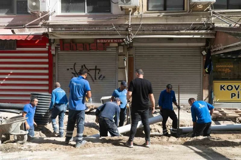 İzmir Büyükşehir Belediyesi, Alsancak Kıbrıs Şehitleri Caddesi’ni baştan sona yeniliyor.