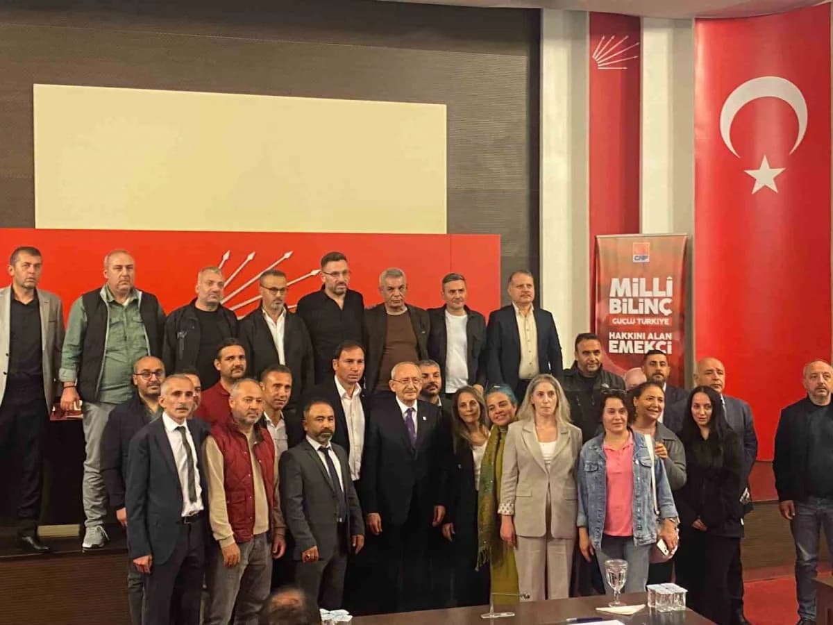 Cumhuriyet Halk Partisi (CHP) Genel Başkanı Kemal Kılıçdaroğlu, staj ve çıraklık mağdurlarıyla ilgili, "Eğer iş yerinde