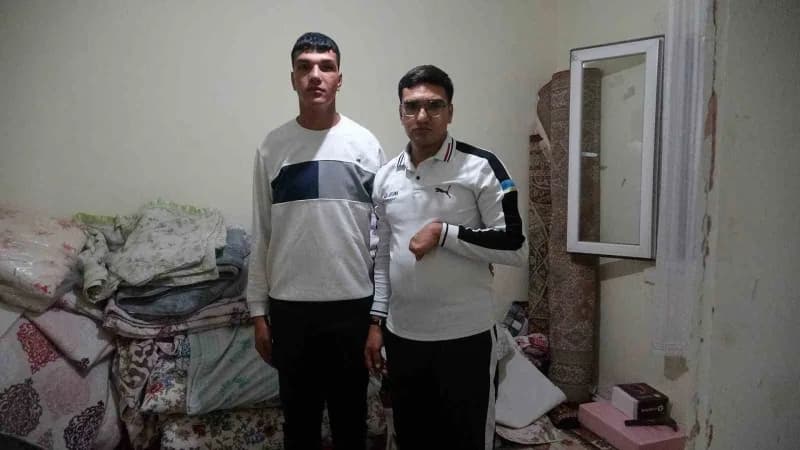 Mustafa Gez'in kardeşi Nevzat Sükrü Gez ise hem çalıştığını hem de ağabeyinin ihtiyaçlarıyla ilgilendiğini belirterek, y