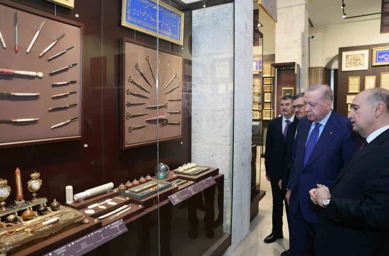 Cumhurbaşkanı Erdoğan Topkapı Sarayı Darphane-i Amire müzesini gezdi.