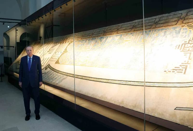 Cumhurbaşkanı Erdoğan Topkapı Sarayı Darphane-i Amire müzesini gezdi.