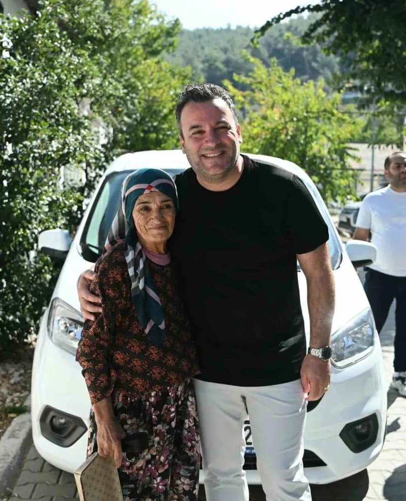 Kuşadası Belediyesi tarafından Kirazlı Mahallesi’nde yapımı sürdürülen Kültür ve Sanat Meydanı projesi tamamlanma aşamas