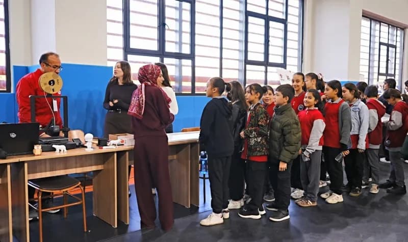 Kırıkkale'de mehter takımı gösterisiyle başlayan TÜBİTAK 4007 Bilim Şenliği, öğrencileri Bilim ve te