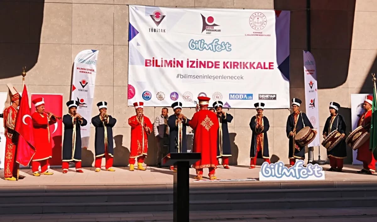 Kırıkkale TÜBİTAK 4007 Bilim Şenliği açılışında mehteran gösterisi ve öğrenciler bilim etkinliklerin